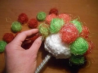 Топіарій із кіндер-сюрпризами