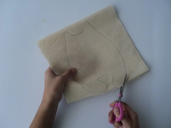 Кавова іграшка: грайливий котик Кавова іграшка: грайливий котик