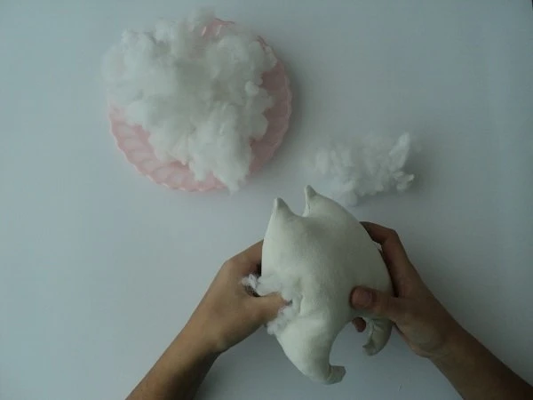 Кавова іграшка: грайливий котик Кавова іграшка: грайливий котик