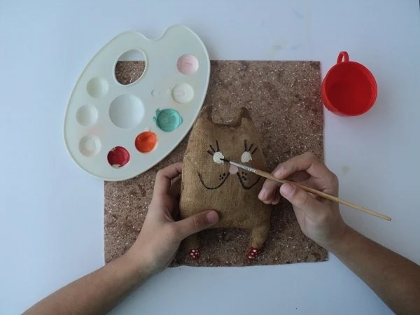 Кавова іграшка: грайливий котик Кавова іграшка: грайливий котик