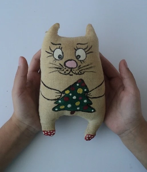 Кавова іграшка: грайливий котик Кавова іграшка: грайливий котик