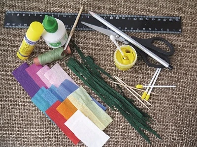 Крокуси з гофрованого паперу: майстер-клас для дітей Крокуси з гофрованого паперу — майстер-клас для дітей