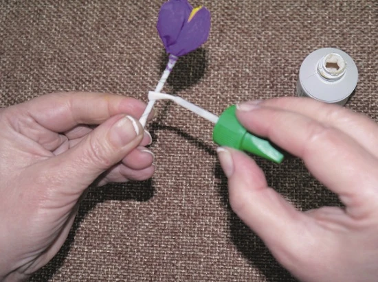 Крокуси з гофрованого паперу: майстер-клас для дітей Крокуси з гофрованого паперу — майстер-клас для дітей